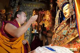 班禅大昭寺礼佛 祈愿世界和平、国泰民安图片