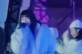 38岁张韶涵裹大貂胖成企鹅，真实身材却骨瘦如柴，只有86斤图片