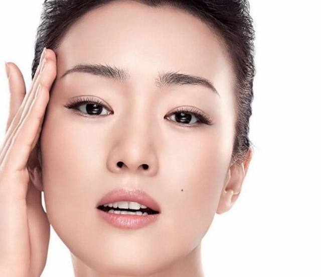 宝宝脸上这几个部位有“痣”，父母先别着急点掉，越长大越美