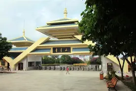 青秀山新修建的大门气势不凡，风格独特，为风景区增添了不少亮色图片