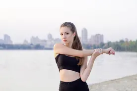 锻炼时的一个行为，会加重肾脏负担，肾友们别轻易尝试图片