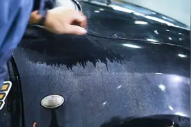 车身不慎沾满水泥污渍，洗车不能去除 用简单方法恢复车漆光泽视频封面