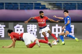 0-2落后！中超黑马崩盘，亚洲名帅坐不住了：开场15分钟换人图片