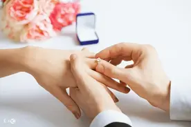 小说：她穿越到了八十年代，养母偏心，养姐恶毒，她该如何破局？图片