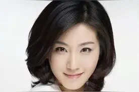女演员周毅的靓丽风采图片