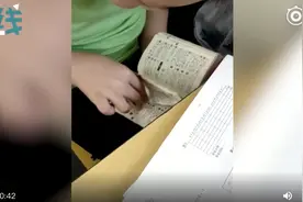 小学生数学考试偷偷查字典 网友：语文老师看见估计要气到发疯图片