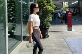 杨采钰晒健身照大秀身材，满脸通红一身汗液，巴掌腰上满是肌肉图片