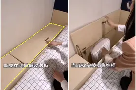 小卧室早该舍弃床头柜了，靠墙塞15公分宽薄柜，收纳何止多2倍图片