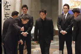 8岁习武11岁夺冠，1982年拿到1亿票房，李连杰的传奇一生图片