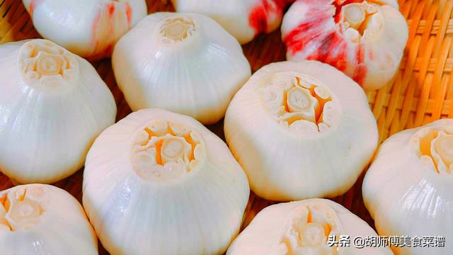 腌糖醋蒜时，别再放错醋了！多加2样，蒜更香更脆，放1年还不坏