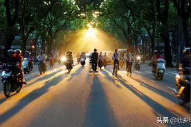 世界上最美好的事情，莫过于清晨醒来，身边有阳光，有你图片