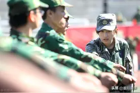退役女兵相亲遇上曾经的军训学生，有缘分也有尴尬图片