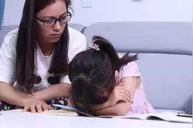 想要“有效辅导”孩子写作业，这四件事最好不要做图片