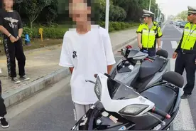 江苏苏州："电摩"拉风速度快，但它扛不住危险呀！图片