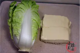一颗白菜加一块豆腐，教你白菜炖豆腐超好吃的做法，出锅汤都不剩图片