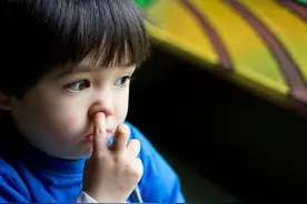 8岁男童频繁挖鼻孔，竟致细菌性脑膜炎！大人小孩都要注意图片