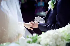 小说：年代文女主穿梭时空到现代，发现人人都用手机，手机是天价图片