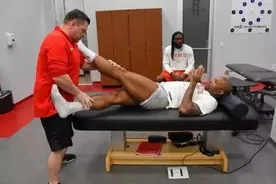 有一种腿叫NBA球员的腿！詹姆斯大腿粗如水桶，麦迪小腿比女孩细图片