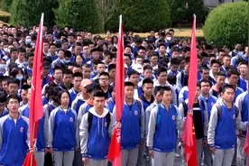 庆阳一中师生在南梁开展清明节祭扫活动图片