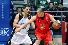 他是当年亚洲第一中锋！退役又复出打8年，因习惯性4字粗口受热议图片