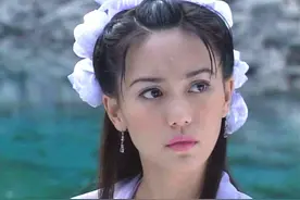 47岁郭妃丽晒自拍，皮肤紧致宛如少女，嫁大10岁外国富商生活幸福图片