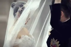 婚礼上，新郎新娘当着父母亲友面接吻，合适吗？图片