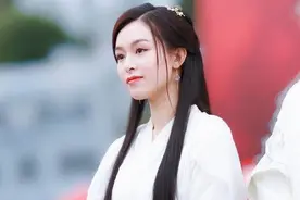 “神仙姐姐”拉踩闺蜜baby 上位，昔日好姐妹如今境况大不相同图片