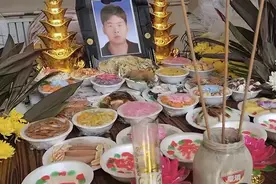 网红因直肠癌晚期去世！最后一面骨瘦如柴，灵堂简朴幼女沉痛悼念图片