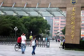 上外“师生恋”女主角控诉：一切都给了你，你却有家庭和其他女生图片