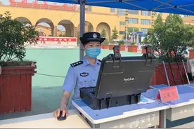 高考生忘带身份证？别担心！河北户政民警帮你现场核验身份图片