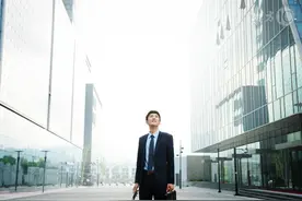 小说：穿越平行世界，获得文娱系统，代入影视角色获得技能图片