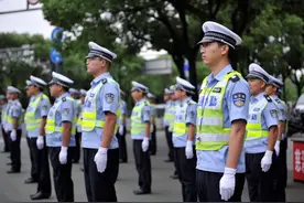 辅警有机会转为事业编，不但工作变得稳定，薪资待遇也有所上涨图片