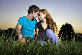 “老妻少夫”的婚姻，真的能一直幸福吗？三个女人说出实话图片