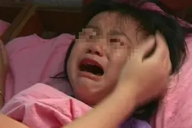 2岁孙女经常无缘无故大哭，奶奶掀开她衣服后，毫不犹豫报警了图片