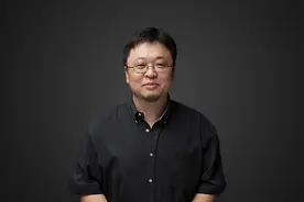 负债数亿不好过？罗永浩酷暑拍广告不停工，片场仅靠小风扇降温图片