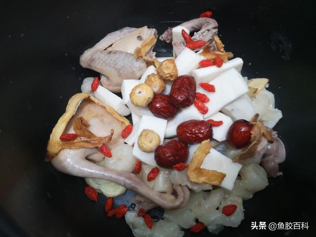 鸡爪花胶黄芪煲汤 鸡爪花胶黄芪煲汤怎么做