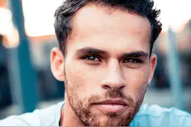 无论爱得多深，都不要去纠缠一个“不爱你”的人图片