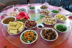 一家人去奉化度周末，10个人吃1000元的农家乐，有些什么菜？图片