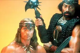 张伯伦身体有多夸张？肌肉比州长还强 奥尼尔在他身边显瘦小图片