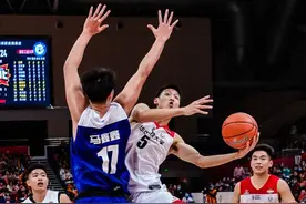 中国大学生篮球联赛在汉启动，揭幕战华科大力克湖工大图片