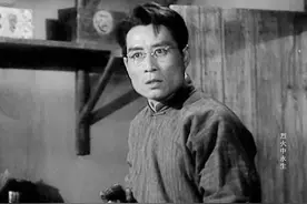 他在《烈火中永生》饰演叛徒甫志高，一生默默无闻，86岁离世图片