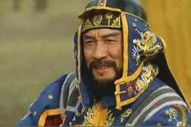 从川陕总督和抚远大将军到杭州将军，年羹尧被降了多少级？图片