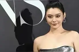 芭莎盛典生图！杨颖杨紫皮肤松弛，奚梦瑶胖的油腻，张小斐似大妈图片