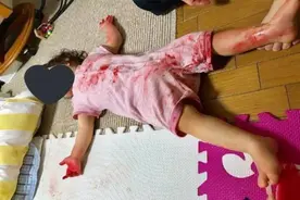 宝妈出门取快递，留孩子独自在家午睡，回家看到这幅场景吓得腿软图片