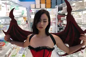 她曾为漫威画封面，凭“厌世脸”打败日本甜美风！图片