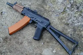 AKS - 74U短突击步枪，苏系暴力美学的卡通版图片