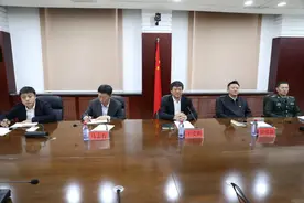 梅河口市组织收看吉林省申报全国双拥模范城（县）述职视频会议图片