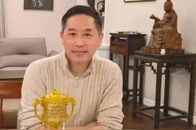 张国荣旧爱唐鹤德近照曝光！两鬓斑白已变沧桑老人？62岁仍单身图片