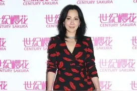 当55岁刘嘉玲与37岁桂纶镁穿同款，终于明白女人气质比年龄更重要图片