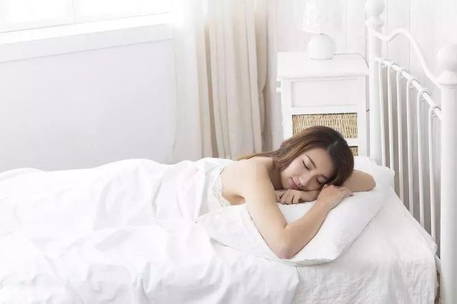 蚕丝被被曝光了！被子盖的不对，对身体有哪些危害，不知道的赶紧看看...